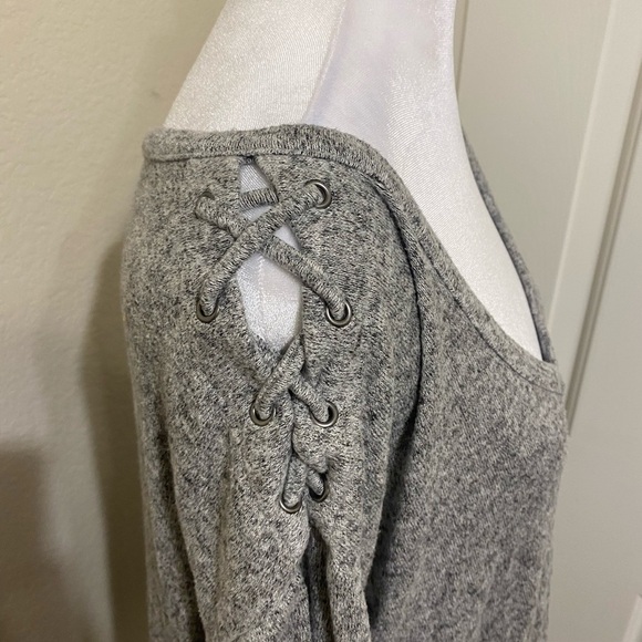 Torrid heathered gray open shoulder lace up soft stretchy quarter sleeve top 2X - Picture 5 of 12